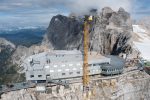Dachstein: Kranaufbau in luftigen Höhen