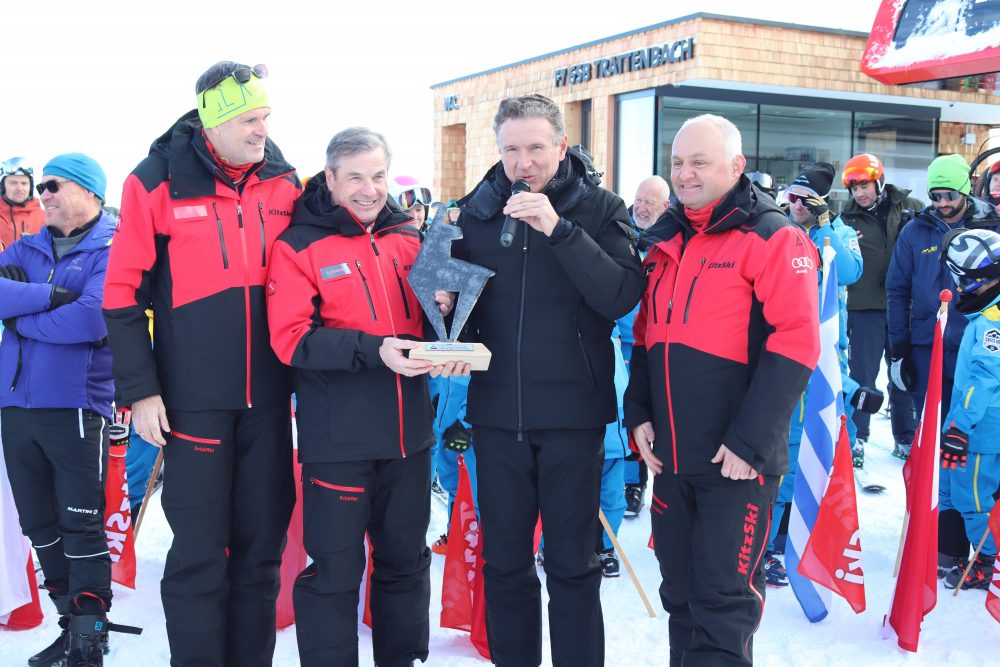 Martin Leitner (2.v.l.) erhielt von Vorstand und Aufsichtsrat KitzSki eine besondere Auszeichnung: die Kitz Gams