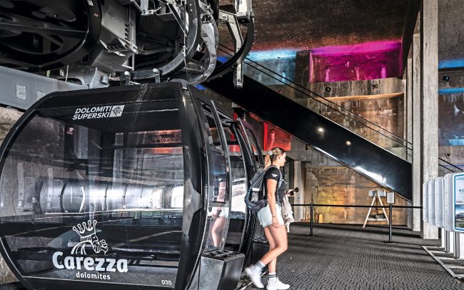 Kristallpalast
und Schatzkammer König Laurin
waren Vorbild
für die Innengestaltung