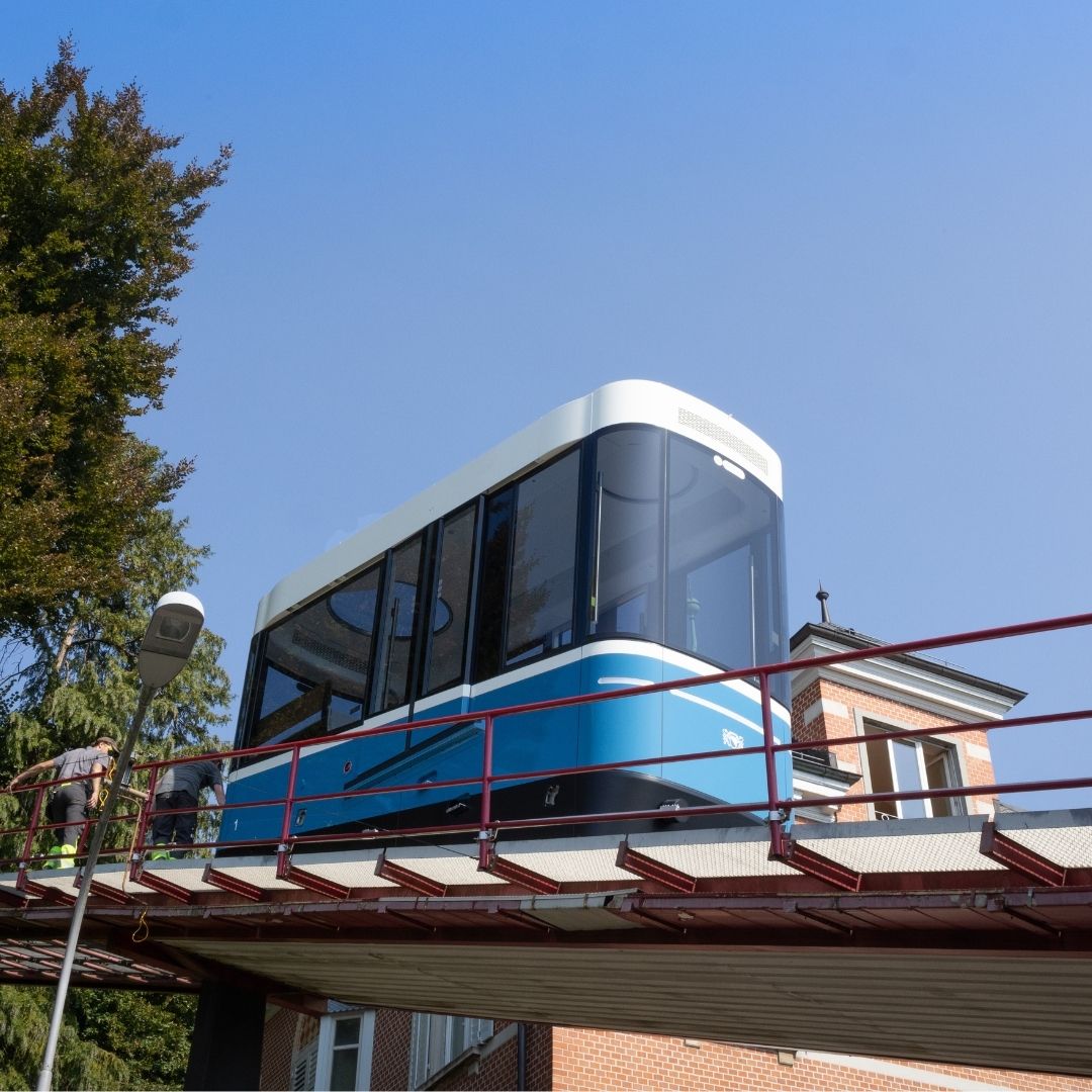 Standseilbahn während der Fahrt