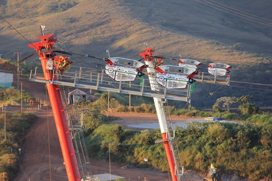 Sonderlösung Materialseilbahn bei der Arbeit